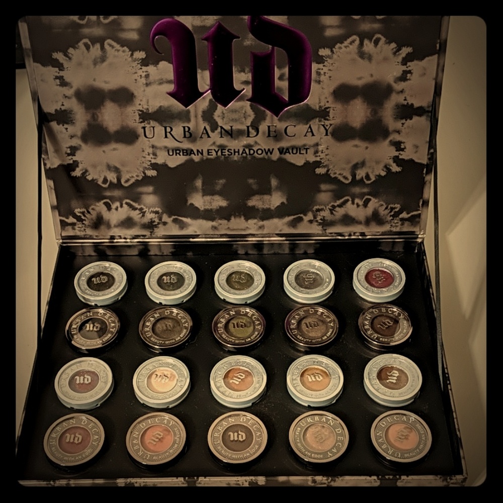Urban Decay Moondust Eyeshadow Vault